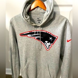 Nike patriots coat, size L, for Men, Gray, blue and red, perfect conditions.